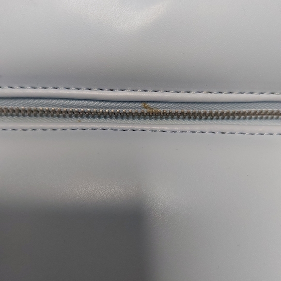 H! By Henry Holland 💋 Lips Crossbody Bag - Picture 2 of 7